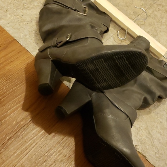 Boots - Picture 3 of 6